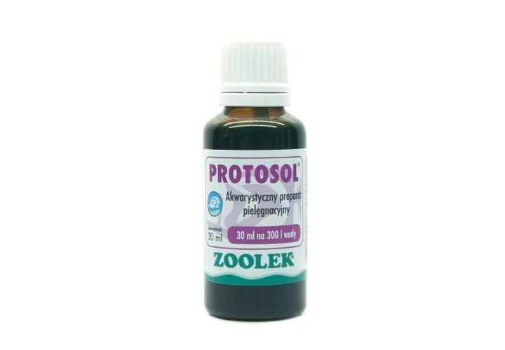 Butelka preparatu Protosol. Na etykiecie informacja o dawkowaniu: 30 ml na 300 l wody.