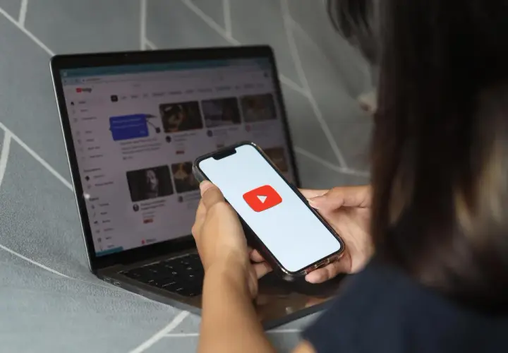 Spoofvertising na YouTube: Jak marki wykorzystują parodię i remiks, by zdobyć uwagę?