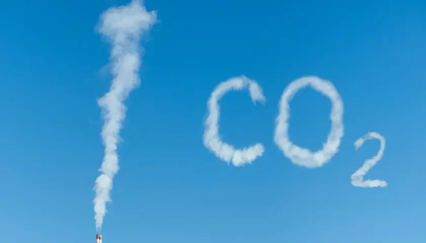 Dym z komina tworzy napis CO2. Czy to dwutlenek węgla spożywczy czy techniczny?