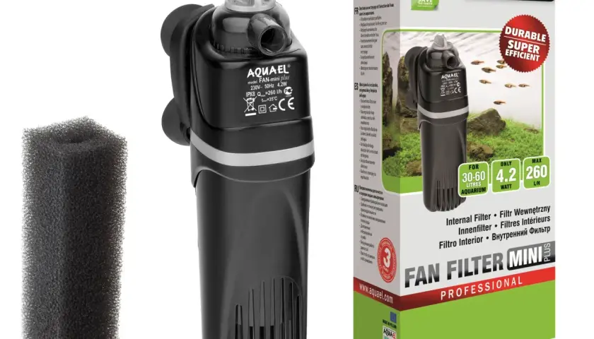 Filtr wewnętrzny do akwarium 60l. Zestaw zawiera filtr Aquael FAN Filter Mini Plus i gąbkę. Idealny do małych zbiorników.