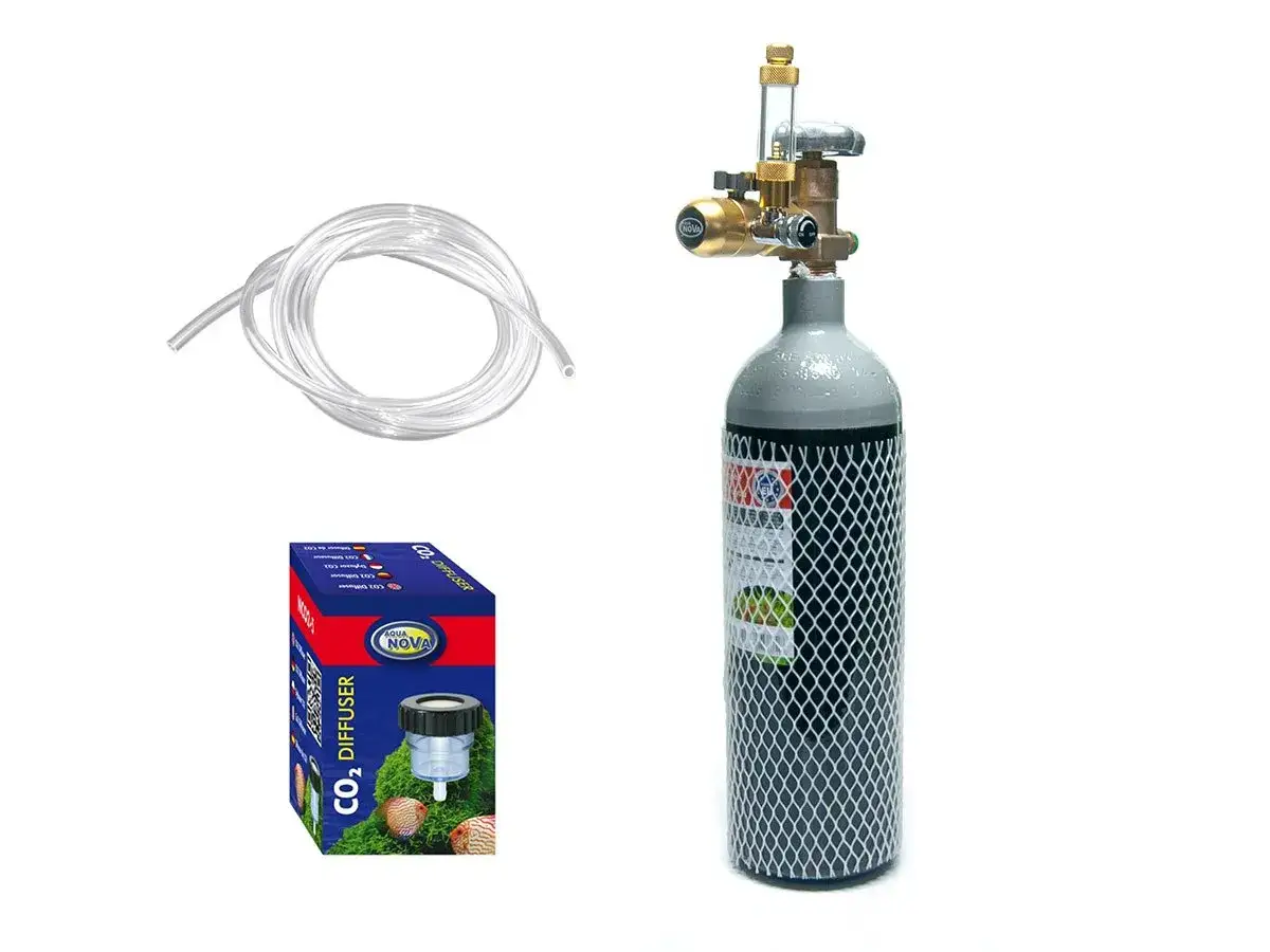 Zestaw do akwarium: butla z co2 spożywczym a techniczny, wąż i dyfuzor.